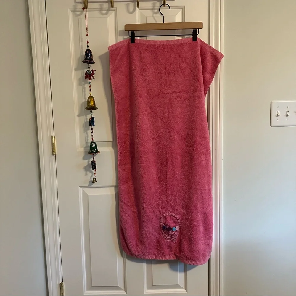 NWOT Towel Set 4 with Crochet Detail
